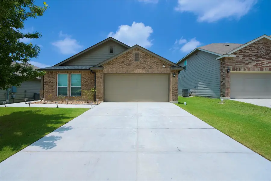 1041 Dumfries Dr, Seguin, TX 78155 - #3