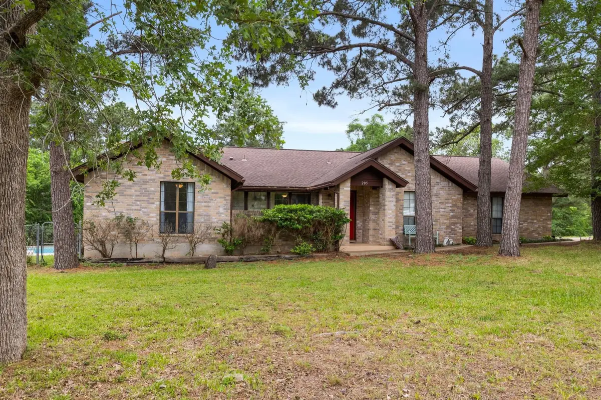 205 Kamakoa Ln, Bastrop, TX 78602 - Image #1