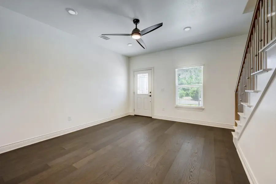 2105 Tiger Trl #301, Round Rock, TX 78664 - Image #3