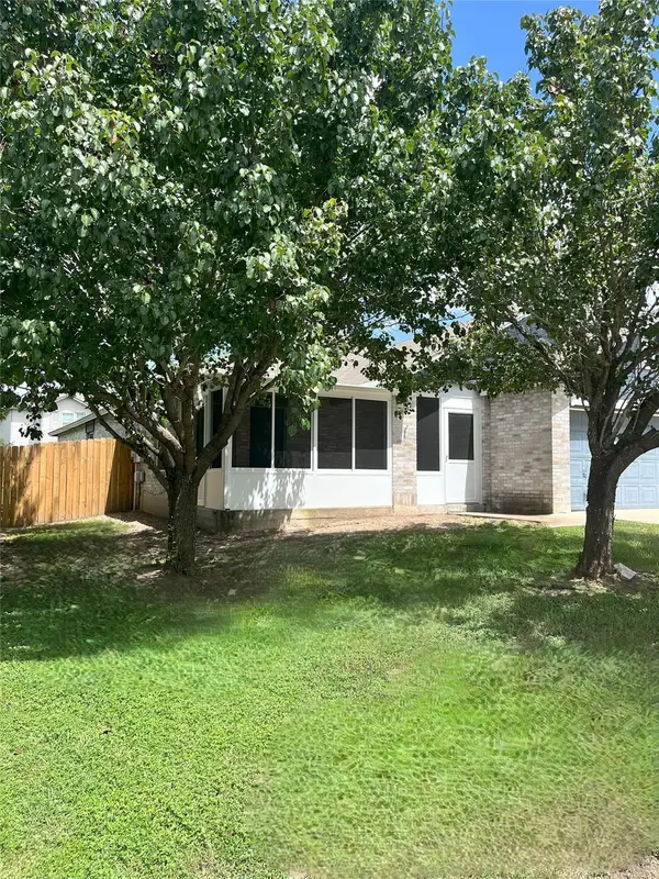 108 Bexar Forest Cv, Elgin, TX 78621