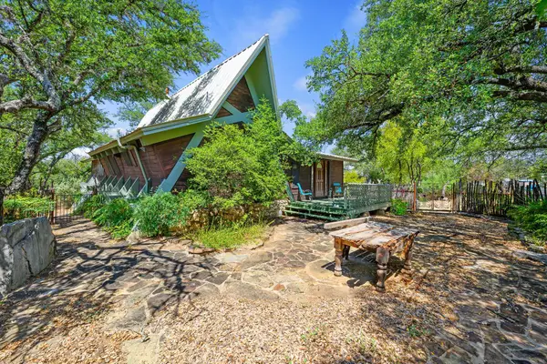 301 Yonder Dr, Spicewood, TX 78669