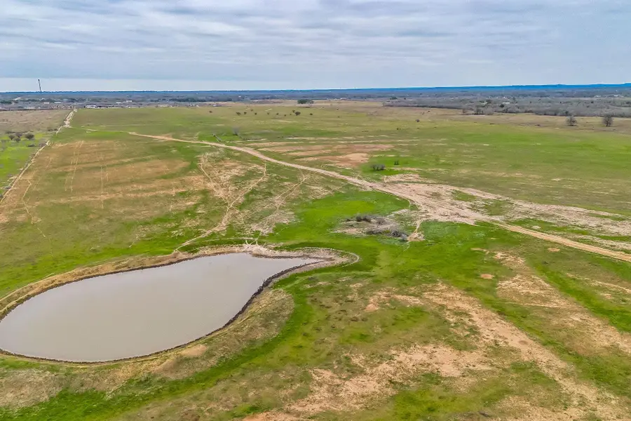 000 Callihan Rd, Luling, TX 78648 - #2