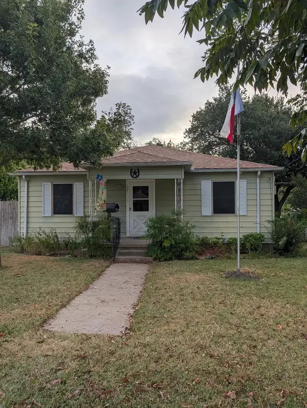 1021 S 45th St, Temple, TX 76504