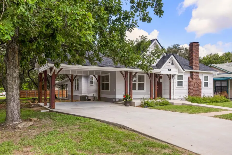 522 S Walnut Ave, Luling, TX 78648 - Image #2