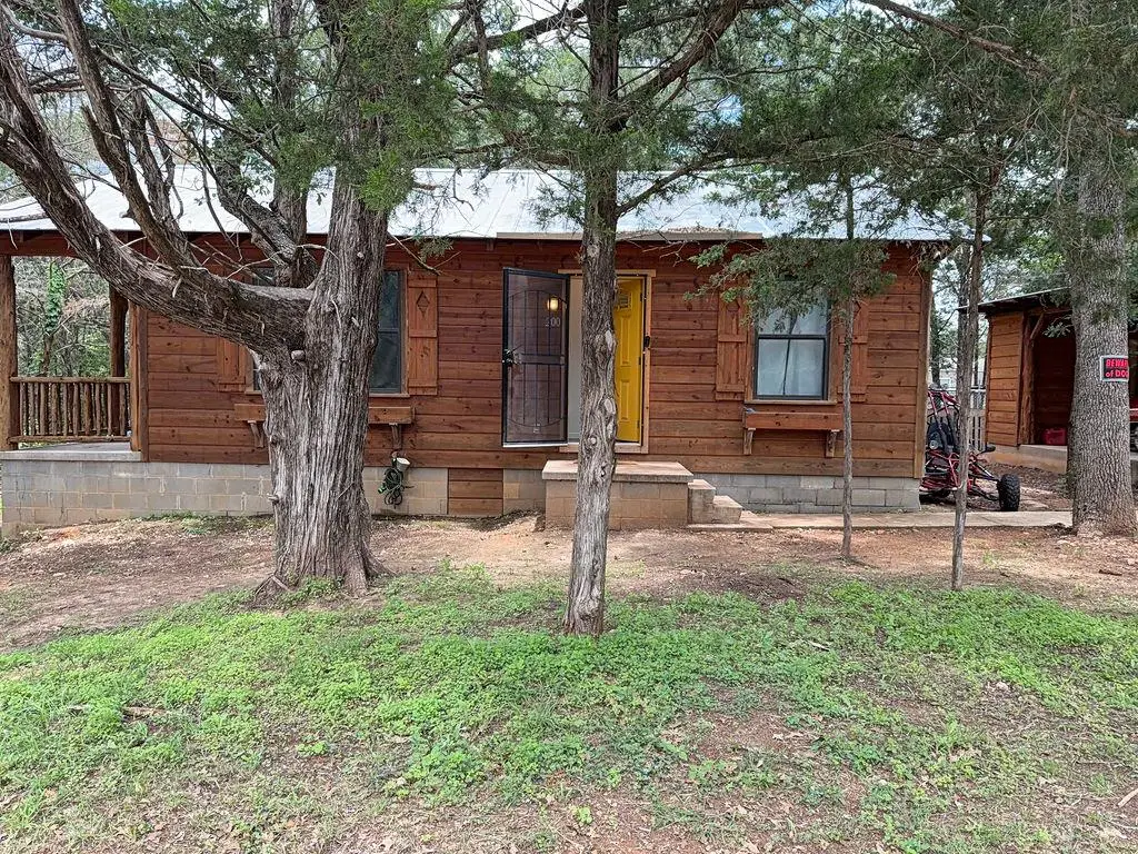 200 Arrowhead Dr, Smithville, TX 78957 - #1