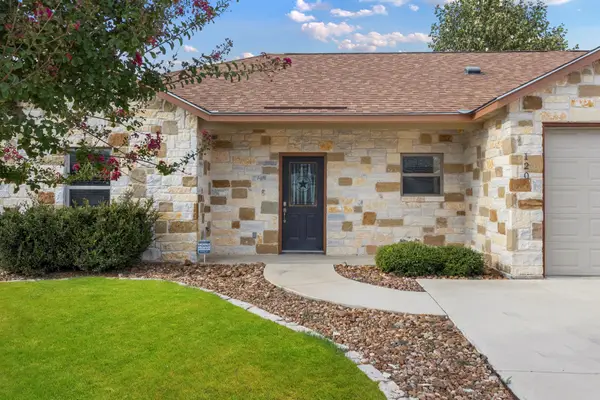 120 Navarro Xing, Seguin, TX 78155