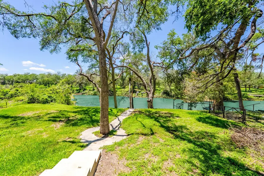 730 Gloria Dr, Seguin, TX 78155 - Image #2