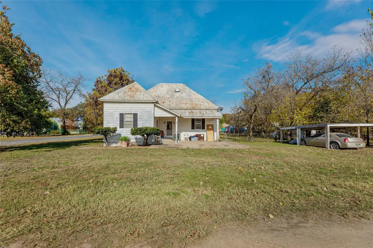 701 NE 1st St, Smithville, TX 78957 - Image #1