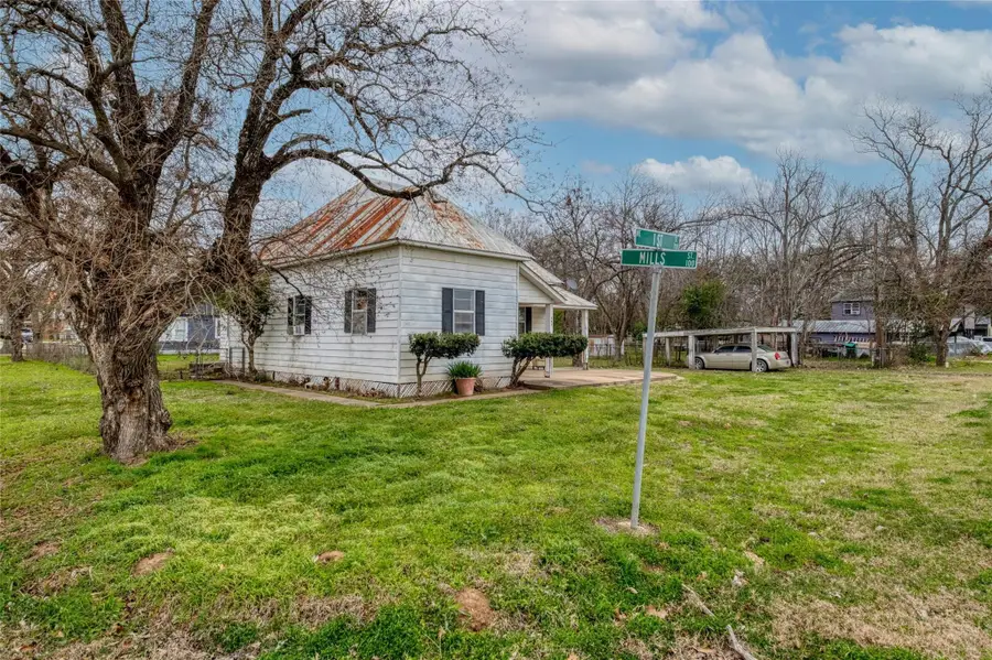 701 NE 1st St, Smithville, TX 78957 - Image #3