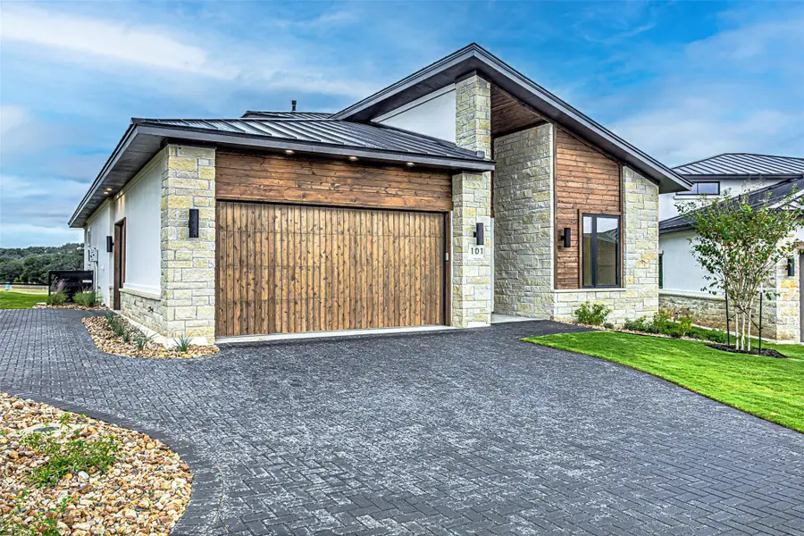 101 Manciano Dr, Horseshoe Bay, TX 78657 - Image #2