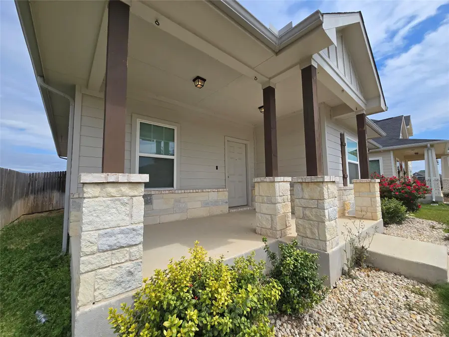 511 Pulitzer Dr, Hutto, TX 78634 - #2