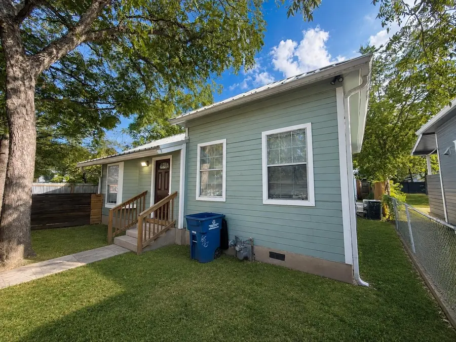 907 E 3rd St, Austin, TX 78702 - #2