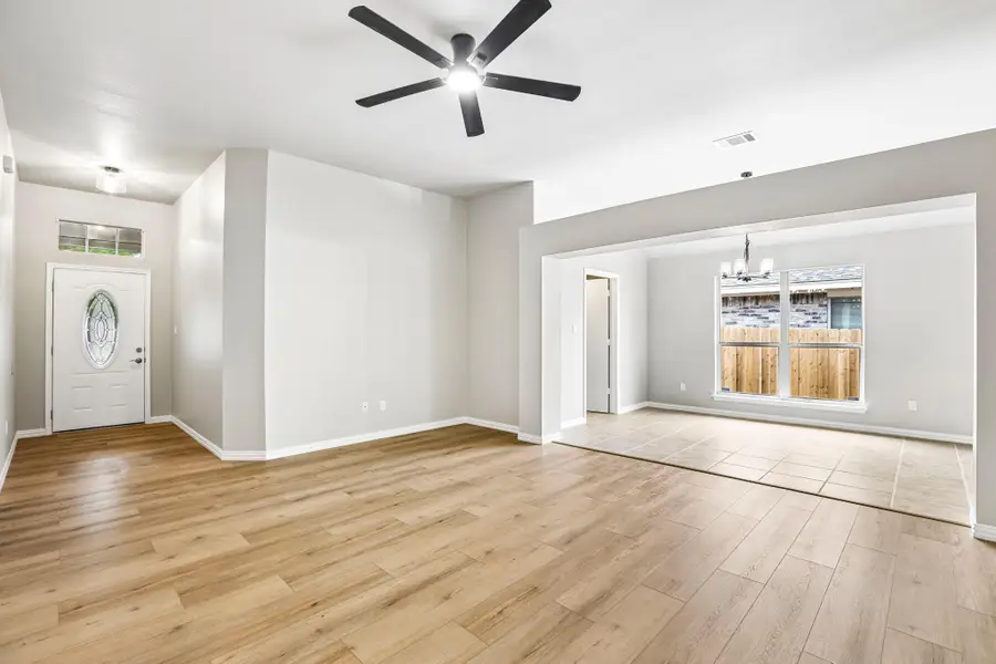 116 Wilderness Trl, Elgin, TX 78621 - #2
