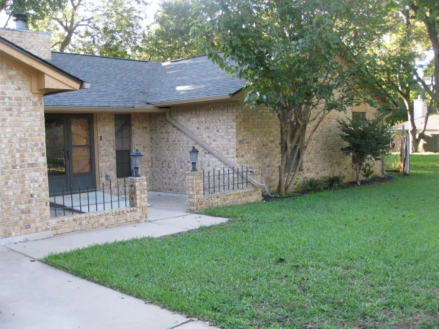 287 Meadowlakes Dr, Meadowlakes, TX 78654 - #3