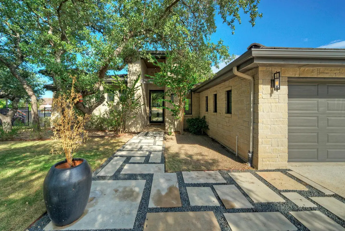 10 Monarch Oaks Ln, The Hills, TX 78738 - Image #1