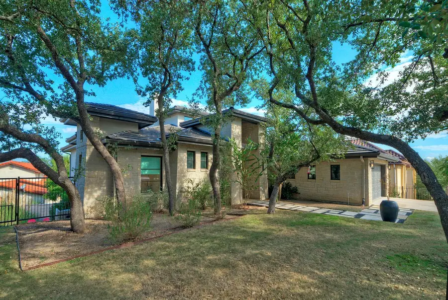 10 Monarch Oaks Ln, The Hills, TX 78738 - Image #2