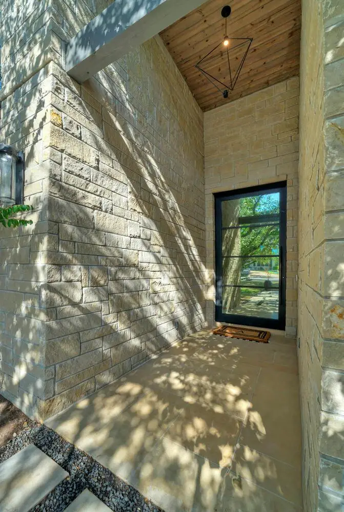 10 Monarch Oaks Ln, The Hills, TX 78738 - Image #3