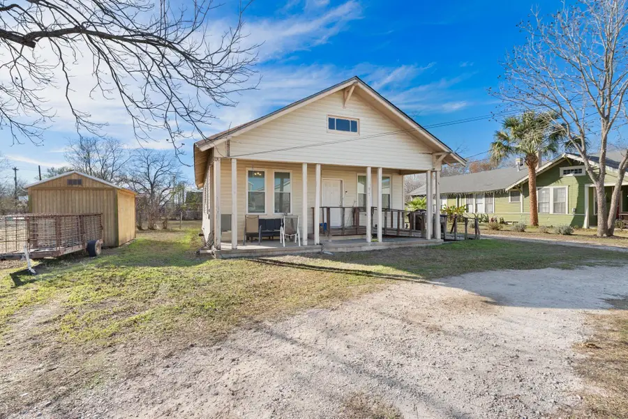 917 Trinity St, Lockhart, TX 78644 - Image #2