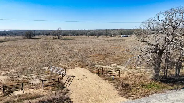 8244 Old Colony Line Rd, Dale, TX 78616