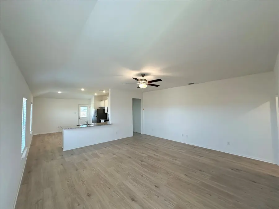 116 Paria Ct, Jarrell, TX 76537 - Image #3