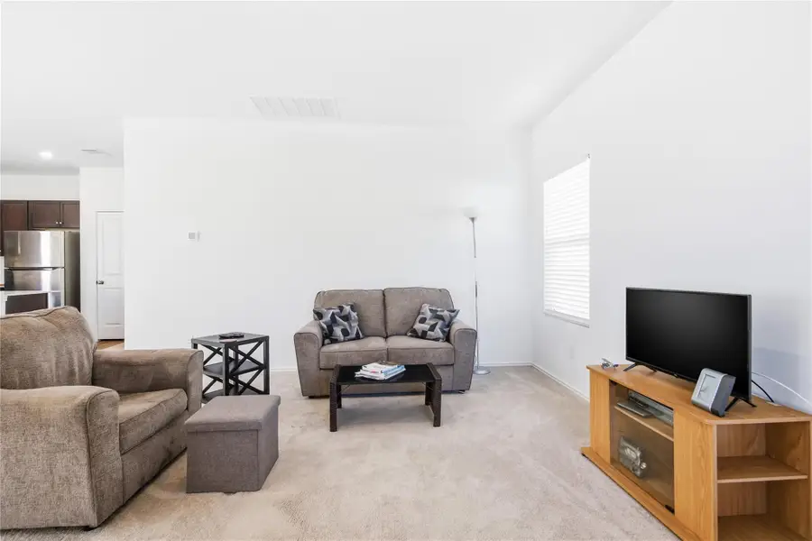 724 Rancho Del Cielo Loop, Jarrell, TX 76537 - Image #3