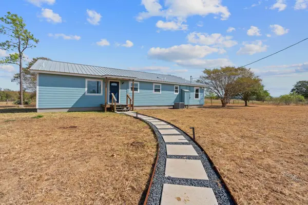 154 Caracara Ln, Dale, TX 78616
