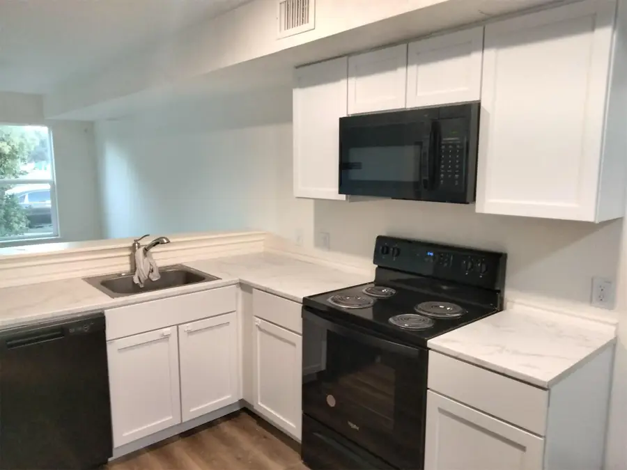 350 Debus Dr #217, Taylor, TX 76574 - #2