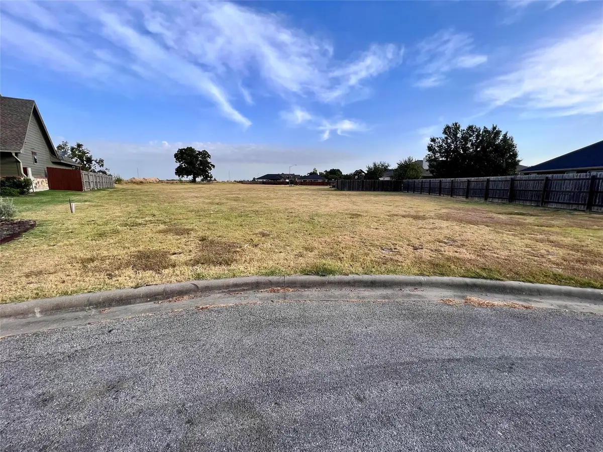 102 Davis Ct, Thorndale, TX 76577 - #1