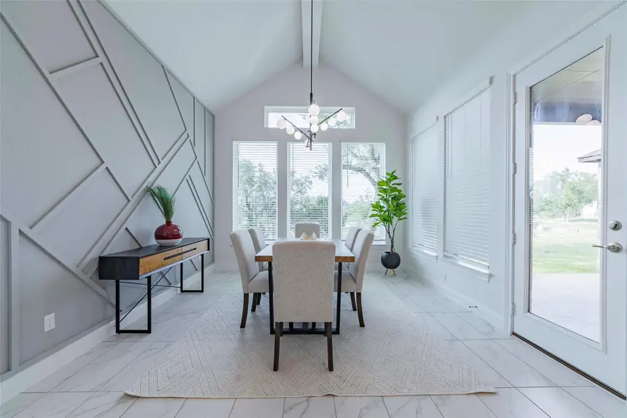 101 Woodstock Cir, Spicewood, TX 78669 - Image #2