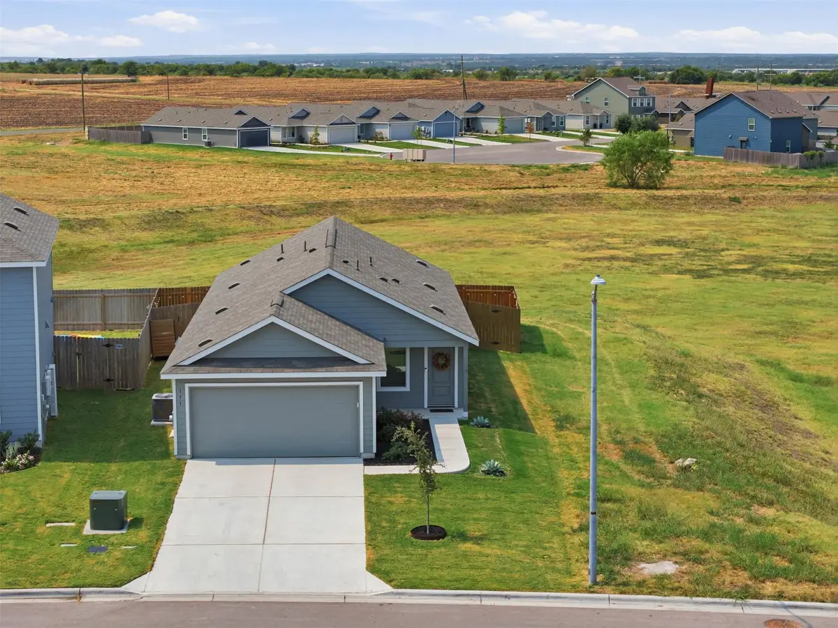 171 Cattle Queen Rd, Jarrell, TX 76537 - #1