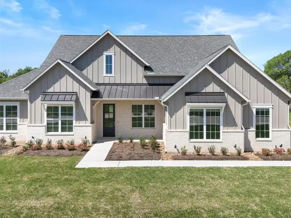 226 Hydrangea Dr, Smithville, TX 78957