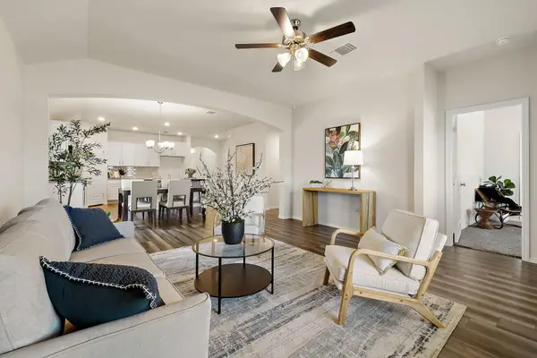 1944 T H Johnson Dr, Taylor, TX 76574