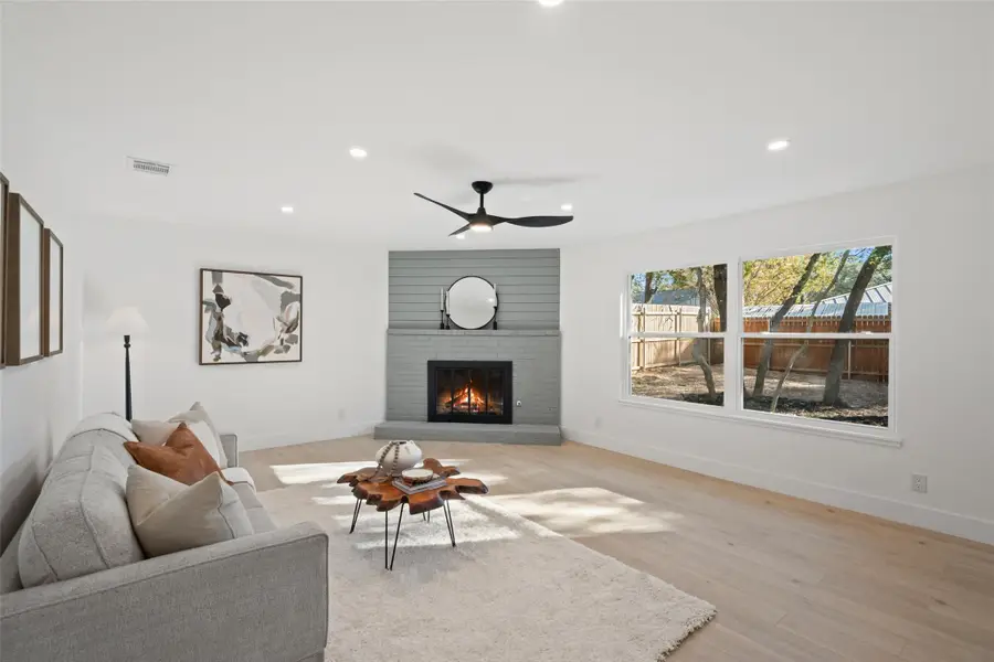 7729 Croftwood Dr, Austin, TX 78749 - Image #3