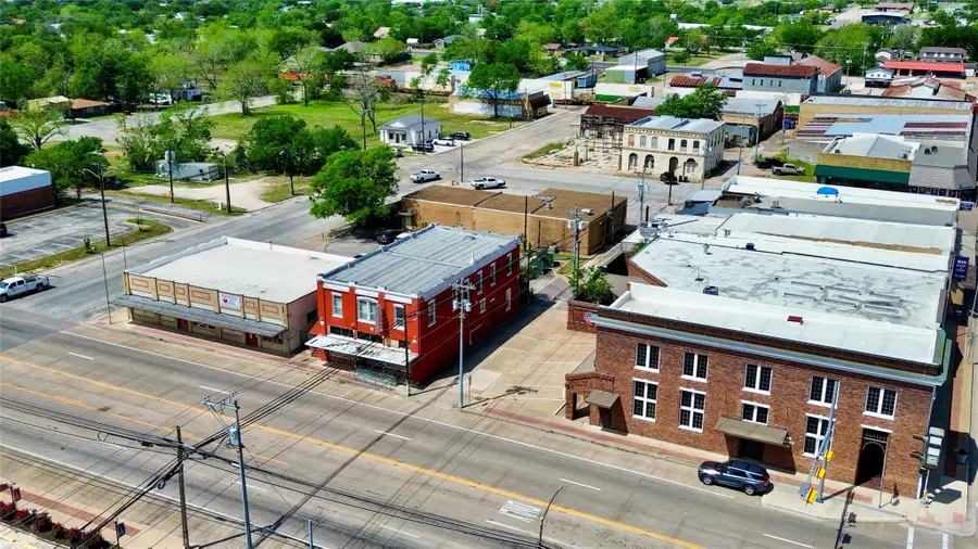 161 S. Main St, Giddings, TX 78942 - #3