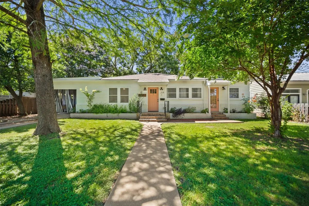 208 N Acorn St, Fredericksburg, TX 78624 - Image #1