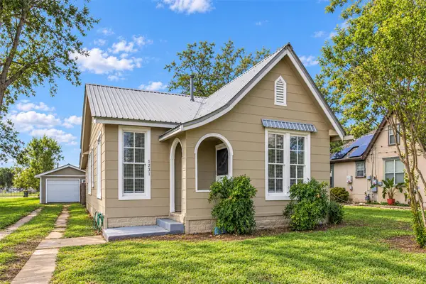 1231 N Saint Joseph St, Gonzales, TX 78629