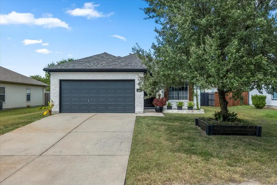 112 Flinn St, Hutto, TX 78634 - Image #3