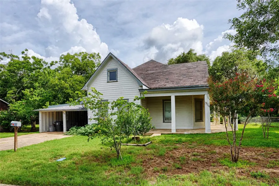 705 Baumgarten St, Schulenburg, TX 78956 - #2