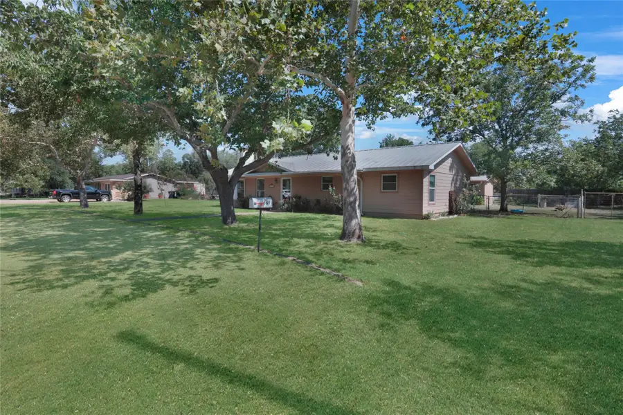 661 W South St, Bertram, TX 78605 - Image #3