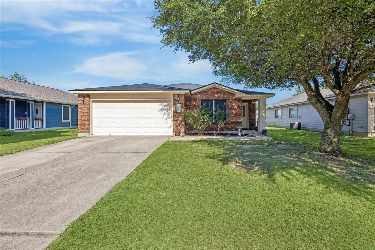 116 Quail Hollow Dr, Hutto, TX 78634 - #1