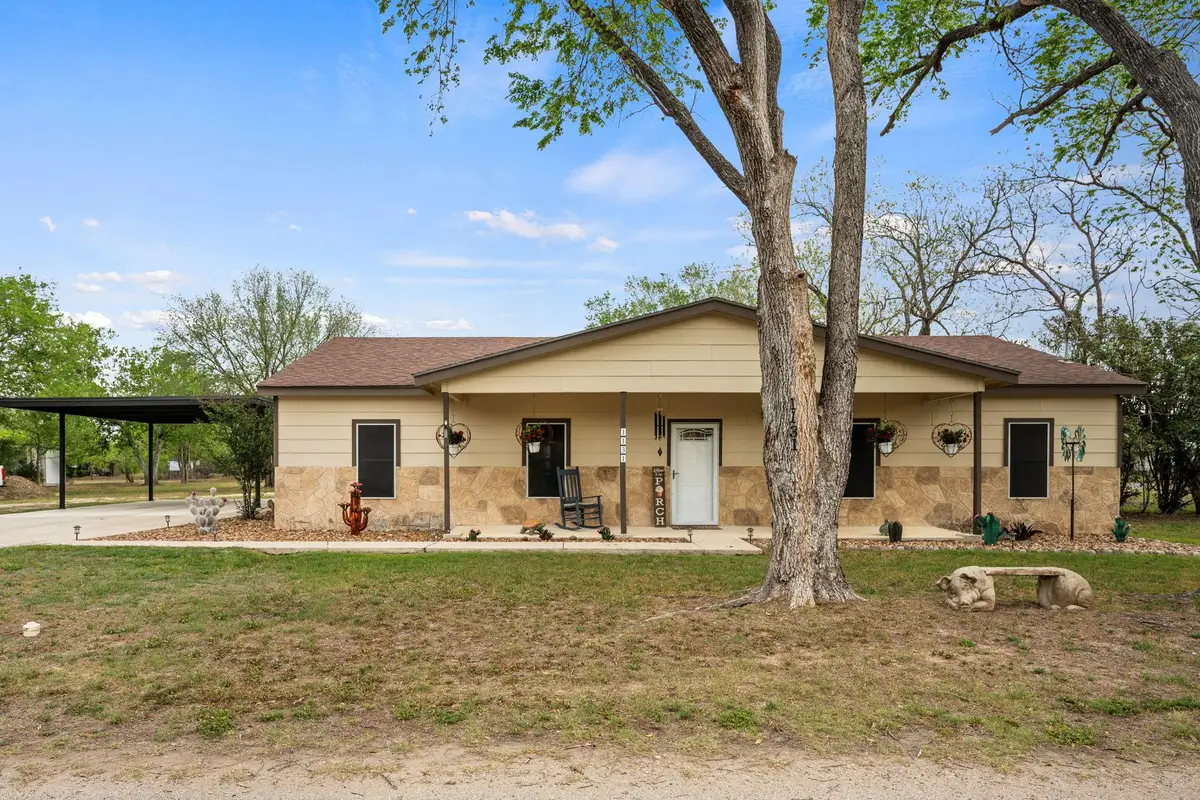 1131 E Fannin St, Luling, TX 78648 - #1