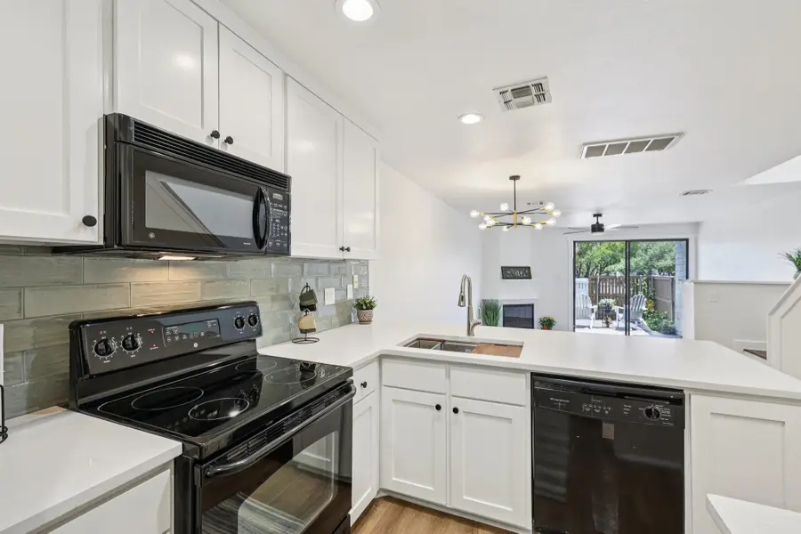 7122 Wood Hollow Dr #52, Austin, TX 78731 - Image #3