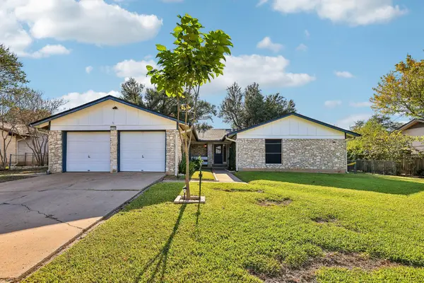 319 Mcclendon Dr, Elgin, TX 78621