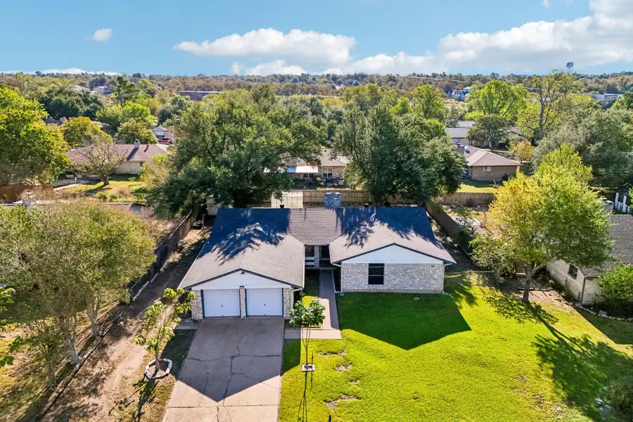 319 Mcclendon Dr, Elgin, TX 78621 - #2
