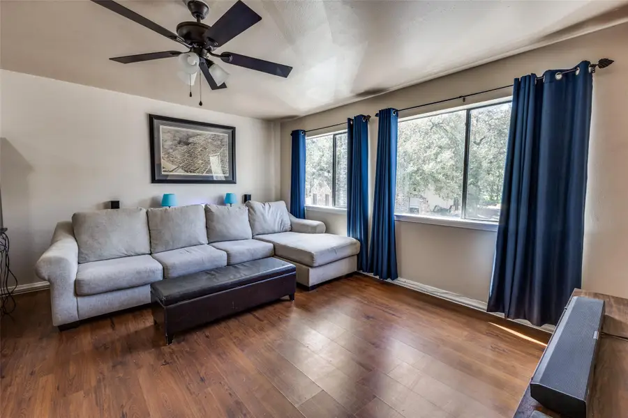 6810 Deatonhill Dr #216, Austin, TX 78745 - Image #3