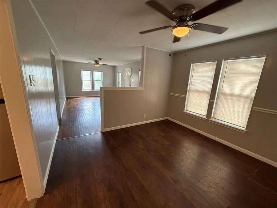 607 N Main St, Burnet, TX 78611 - #2