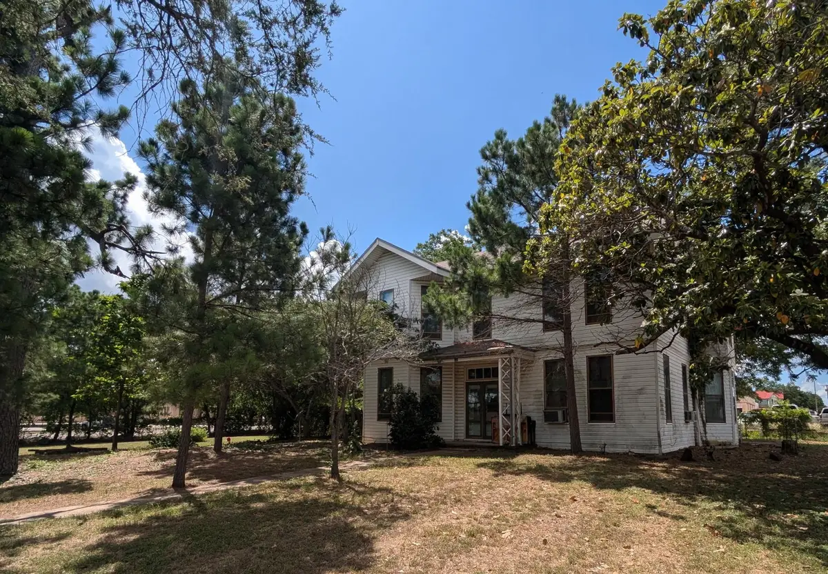 235 E Milam Ave, Rockdale, TX 76567 - Image #1