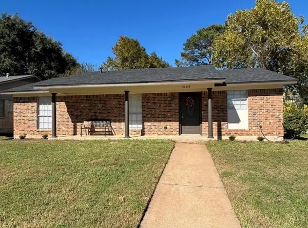 1009 Lawndale Ave, Brenham, TX 77833