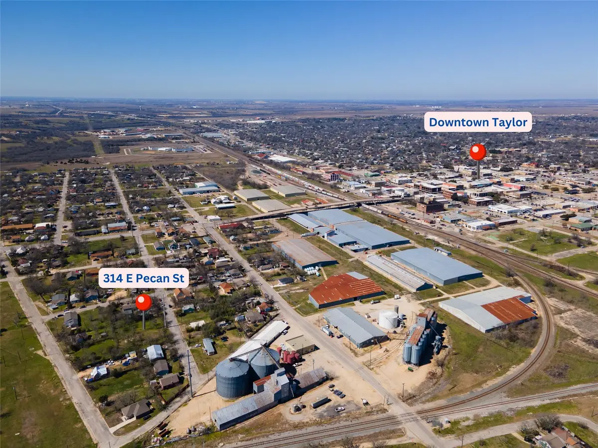 314 E Pecan St, Taylor, TX 76574 - #1