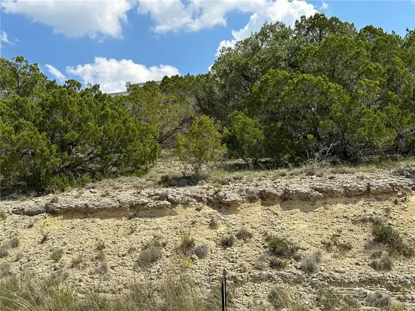 8601 Bronco Ln, Lago Vista, TX 78645